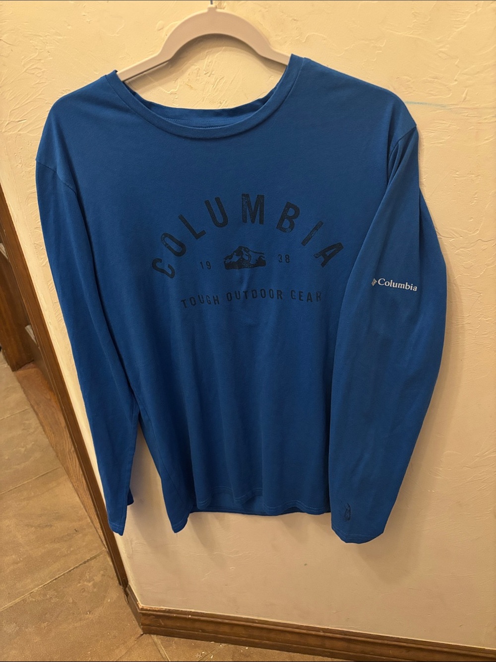 Columbia long sleeve tee men’s medium